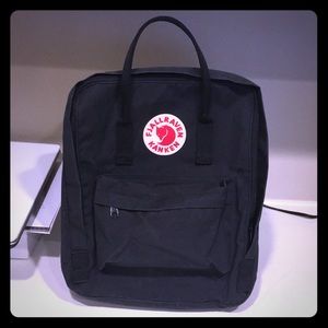 Fjallraven Kånken - Black with computer sleeve